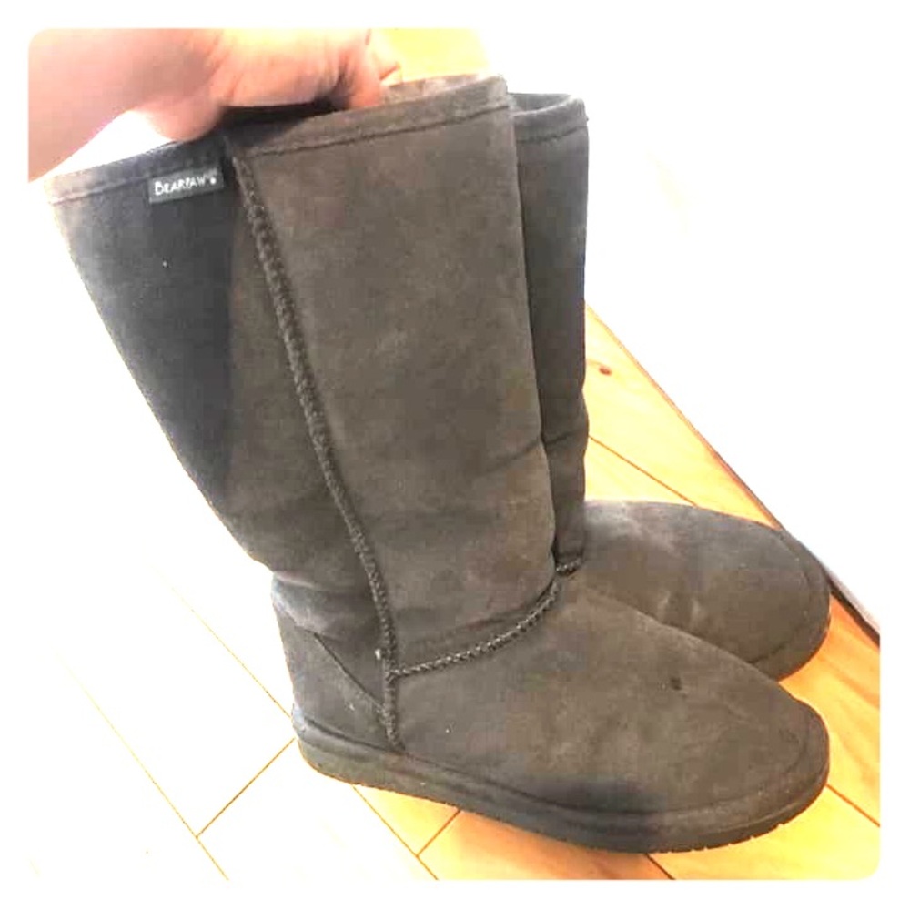 Women’s size 7 grey bearpaw boots